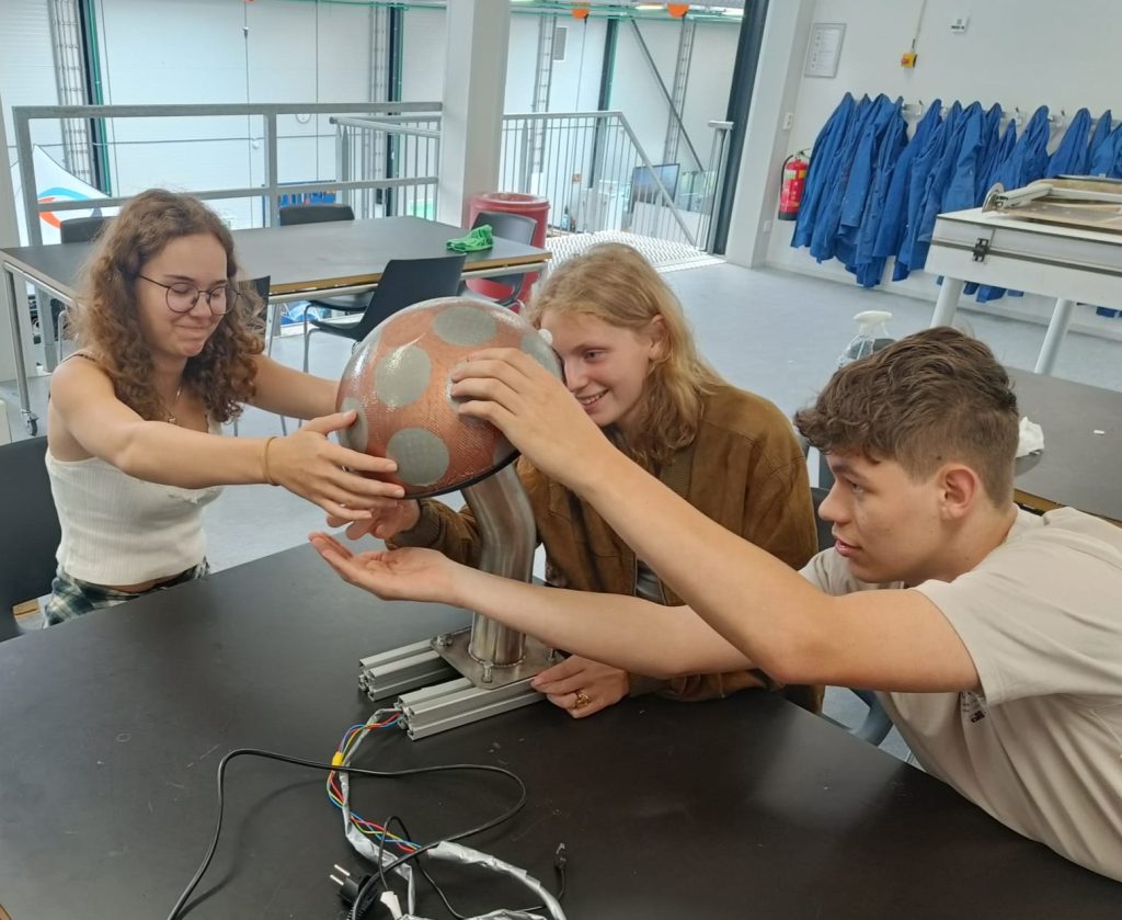 Samenwerking tussen studenten en ondernemers voor duurzaam lichtproject in Delft 