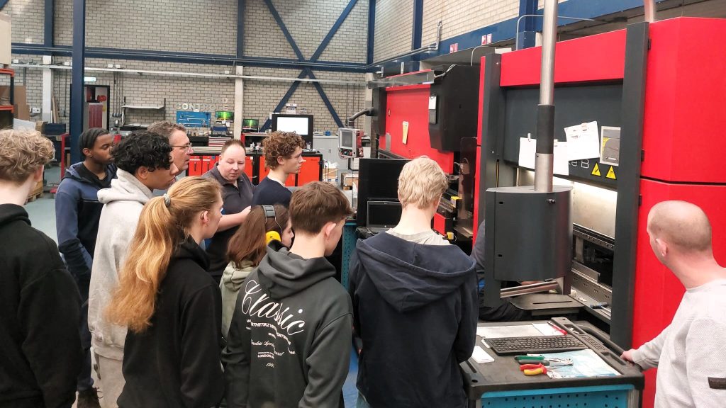 Tweedejaars Smart Technology leren van en met het bedrijfsleven 