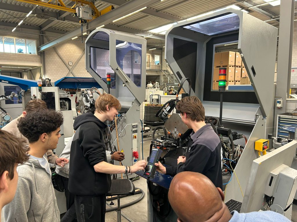 Van fabrieksvloer tot droneparcours: “Ontdek, experimenteer, groei” 