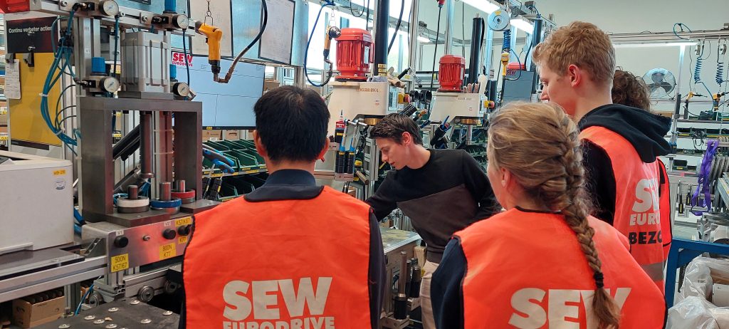 Hoe kies je de juiste motor? Studenten zoeken het uit bij SEW Eurodrive